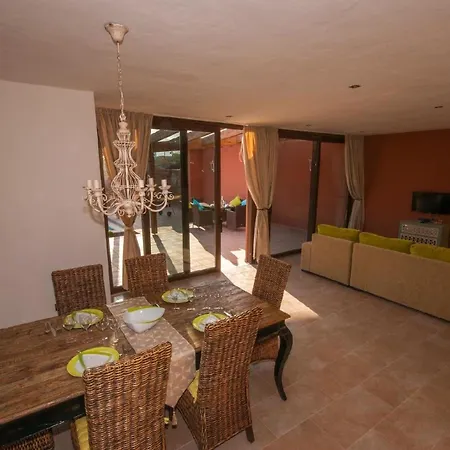 Holiday home Mit Privatpool Fuer 6 Personen Ca 200 Qm In Tuineje, Fuerteventura Binnenland Von Fuerteventura