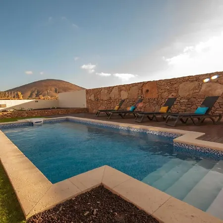 Mit Privatpool Fuer 6 Personen Ca 200 Qm In Tuineje, Fuerteventura Binnenland Von Fuerteventura 別荘 *